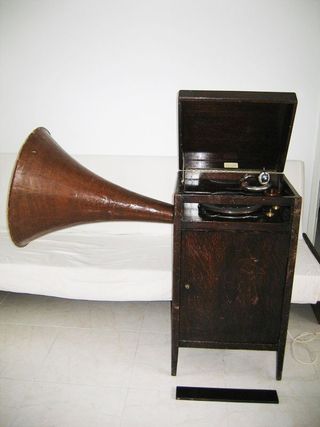 Bond Cascade Gramophone II