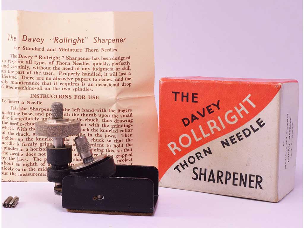 https://www.gramophonemuseum.com/images/Machines/EMG%20Motors%20acc/Davey%20Rollright/davey-rollright-fiber-needle-sharpener-3.jpg